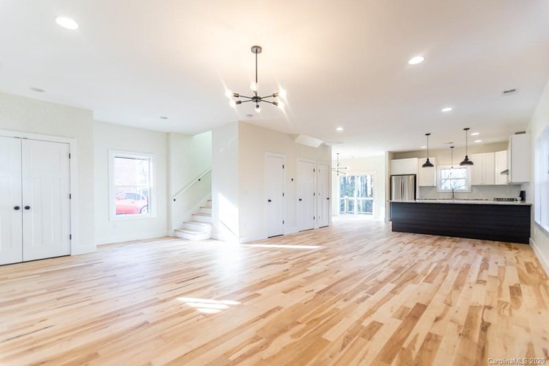 Property image 3 at 117 Euclid Boulevard, Asheville, NC 28806