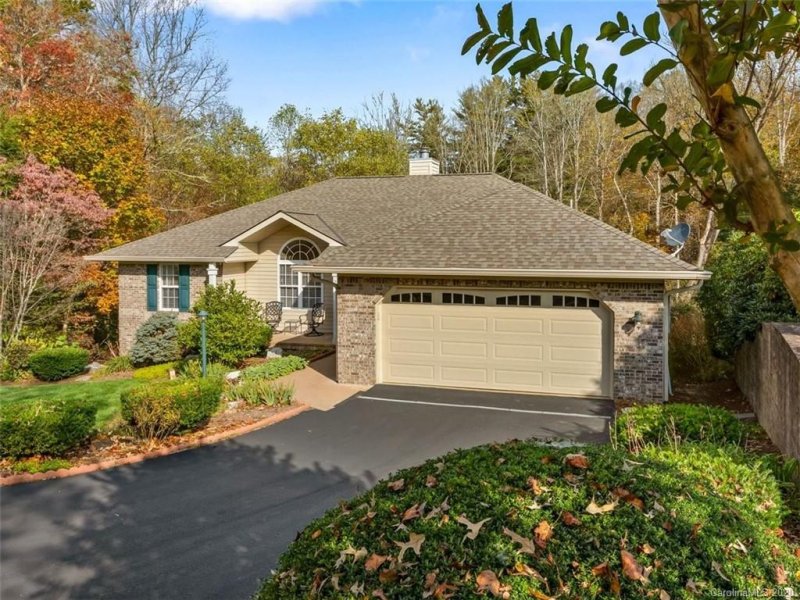 Property image 3 at 7 Firestone Court, Etowah, NC 28729