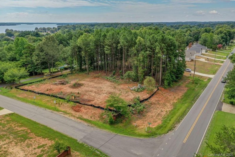 Property image 2 at 7837 Tradewinds Drive, Sherrills Ford, NC 28673