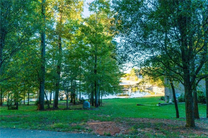 Property image 3 at 9476 Riviera Drive, Sherrills Ford, NC 28673
