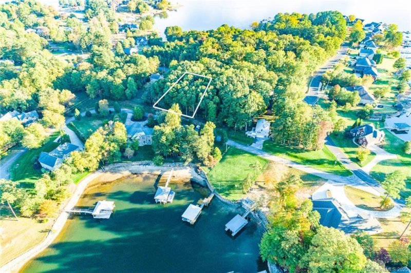 Property image 4 at 9476 Riviera Drive, Sherrills Ford, NC 28673