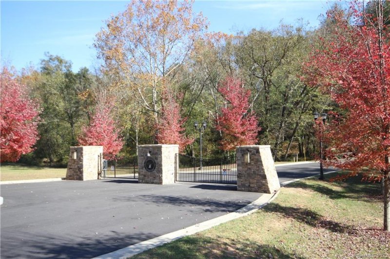 Property image 3 at 65 Crossings Circle, Fairview, NC 28730