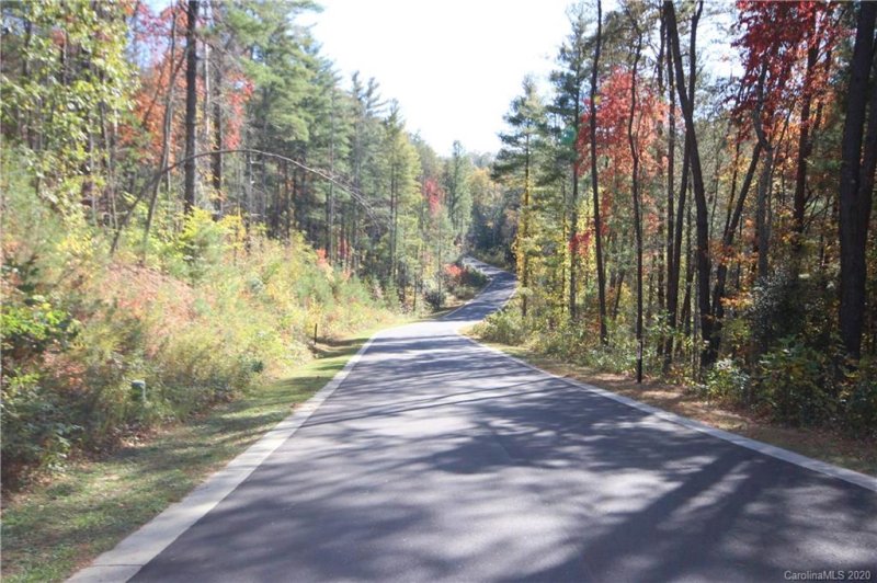 Property image 5 at 65 Crossings Circle, Fairview, NC 28730