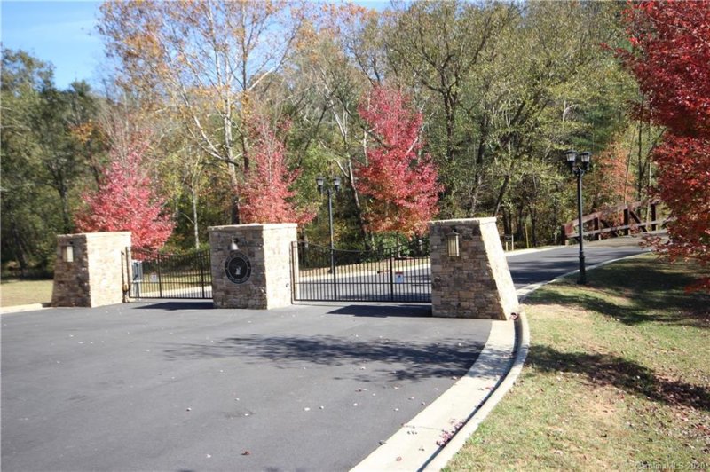 Property image 3 at 48 Erin Glen Court, Fairview, NC 28730