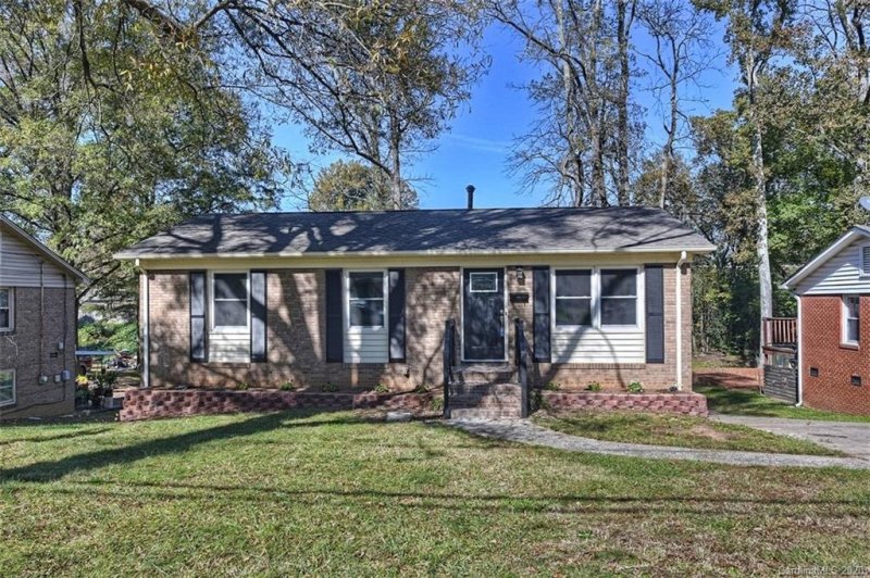 Property image 3 at 5113 Curtiswood Drive, Charlotte, NC 28213