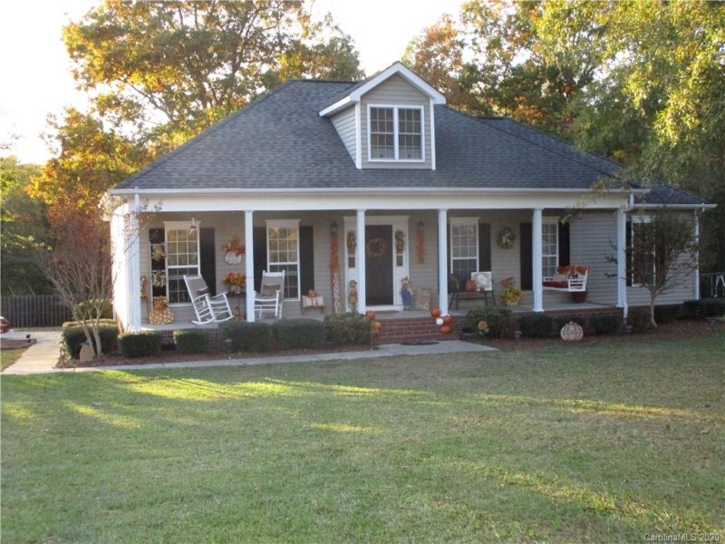 3003 Setters Lane