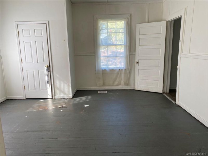 Property image 2 at 1004 5th Avenue, Gastonia, NC 28052