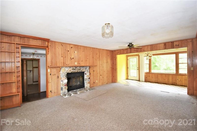 Property image 2 at 414 E Pine Hill Lane, Hendersonville, NC 28792