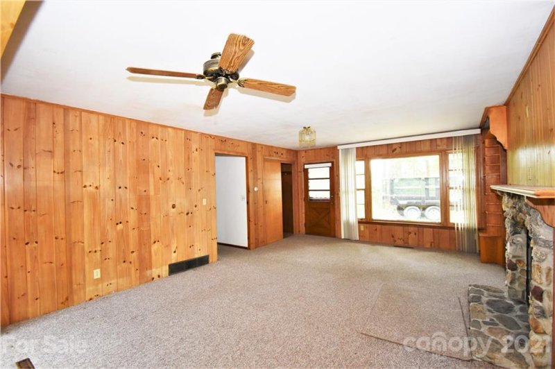 Property image 3 at 414 E Pine Hill Lane, Hendersonville, NC 28792