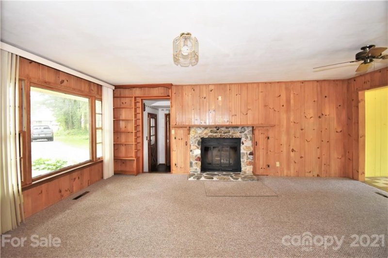 Property image 4 at 414 E Pine Hill Lane, Hendersonville, NC 28792