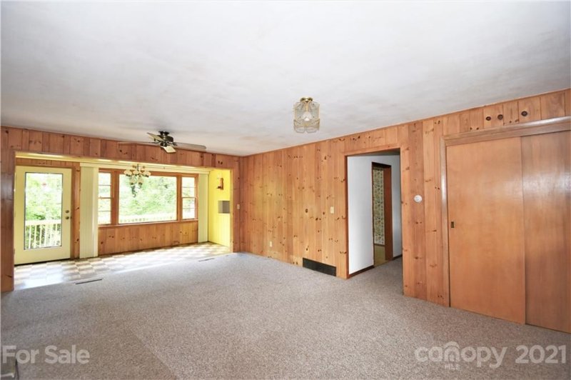 Property image 5 at 414 E Pine Hill Lane, Hendersonville, NC 28792