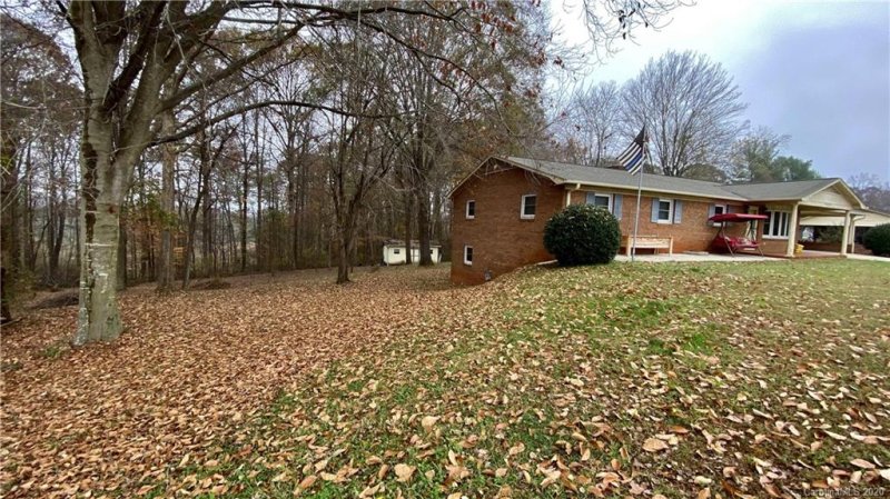 Property image 3 at 2409 E Broad Street, Statesville, NC 28677