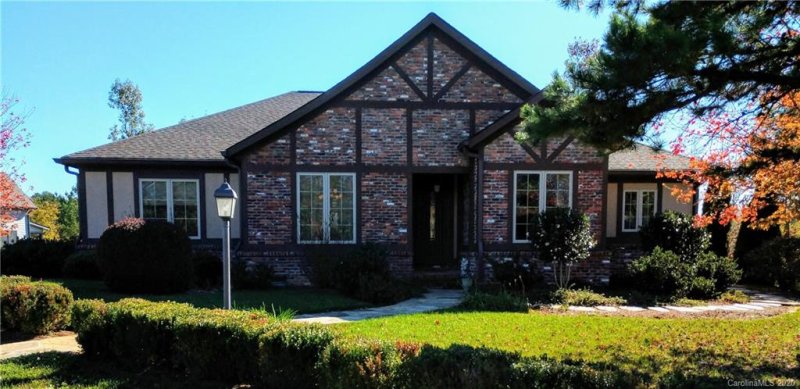 28 Hollymoorside Drive