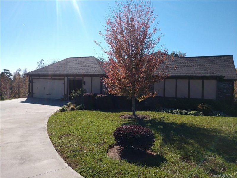 Property image 3 at 28 Hollymoorside Drive, Columbus, NC 28722