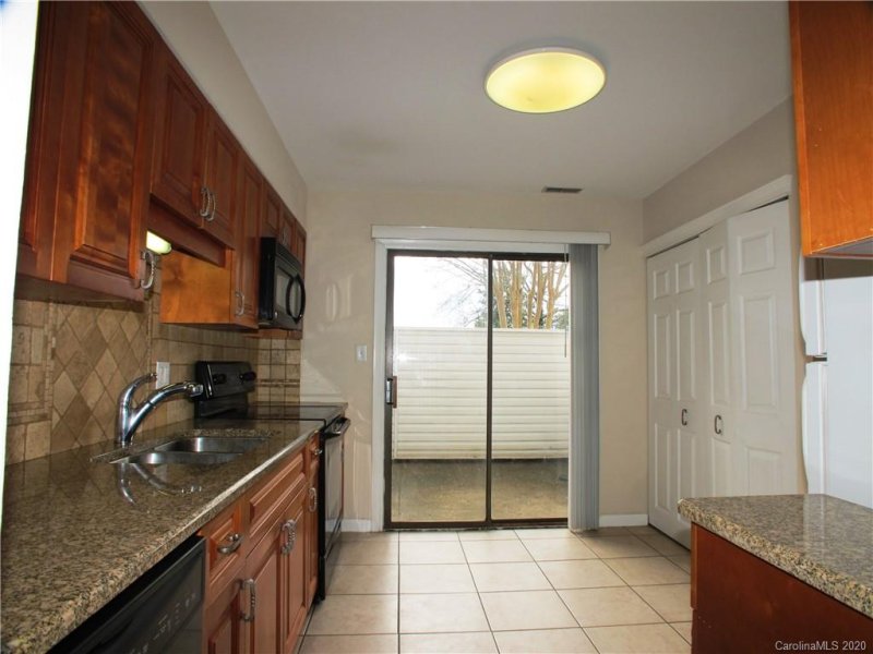 Property image 4 at 7802 Hummingbird Lane, Charlotte, NC 28212