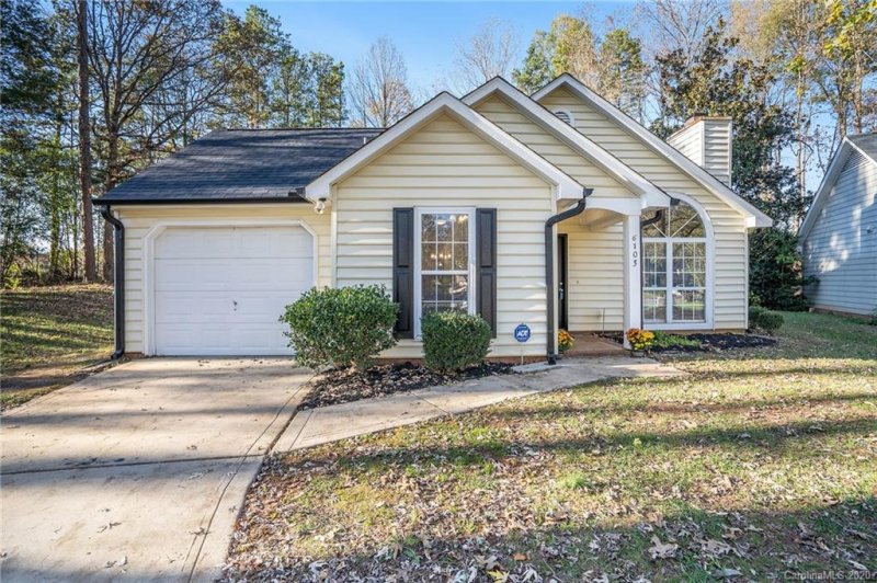 Property image 2 at 6103 Sunbridge Court, Charlotte, NC 28269