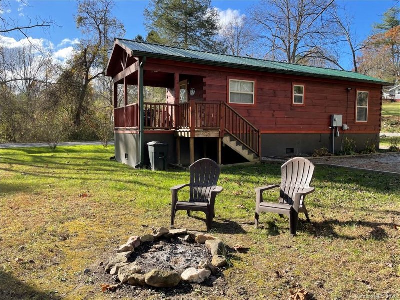 912 N Lakeside Drive