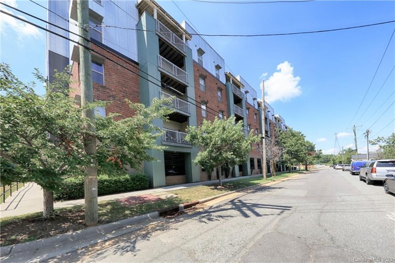 Property image 2 at 630 Calvert Street, Charlotte, NC 28208