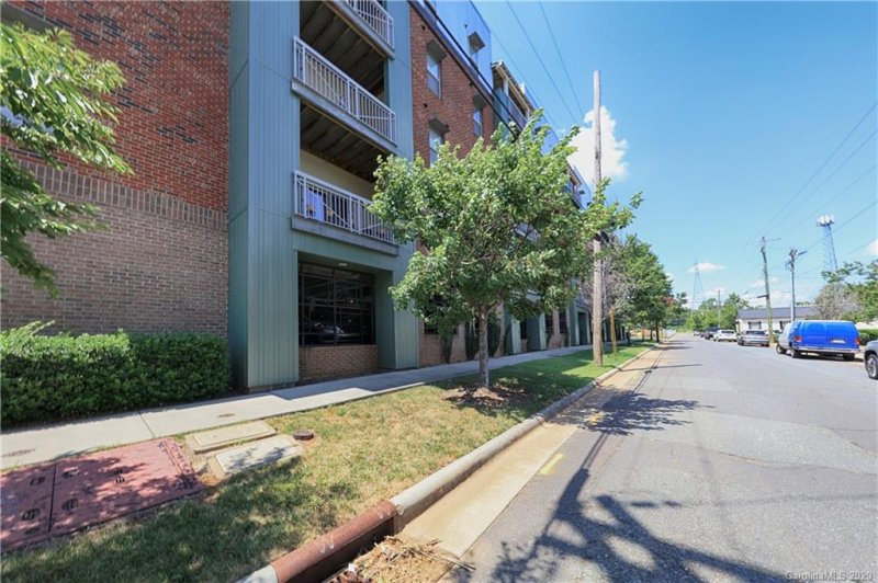 Property image 3 at 630 Calvert Street, Charlotte, NC 28208