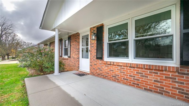 Property image 5 at 24 W Silverleaf Drive, Hendersonville, NC 28739