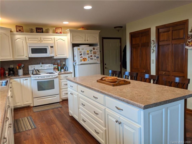 Property image 3 at 3540 Stones Throw Drive, Valdese, NC 28690