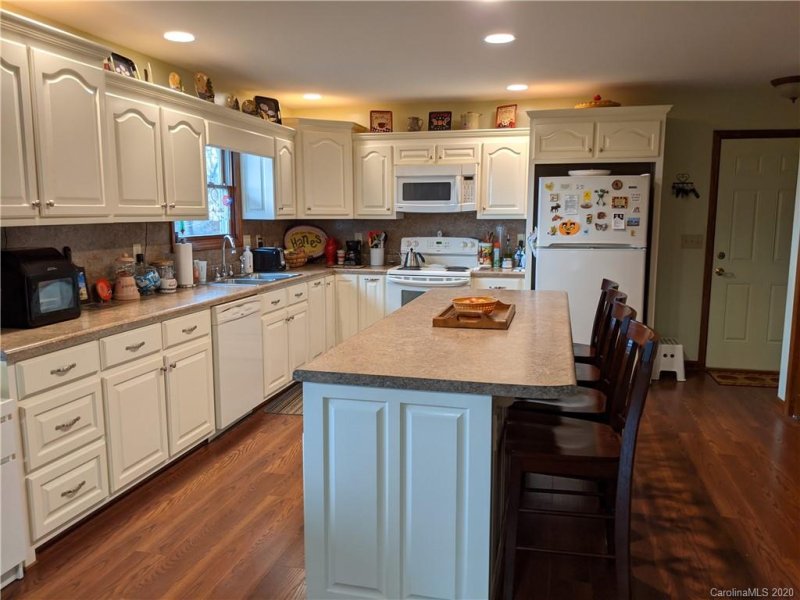 Property image 4 at 3540 Stones Throw Drive, Valdese, NC 28690