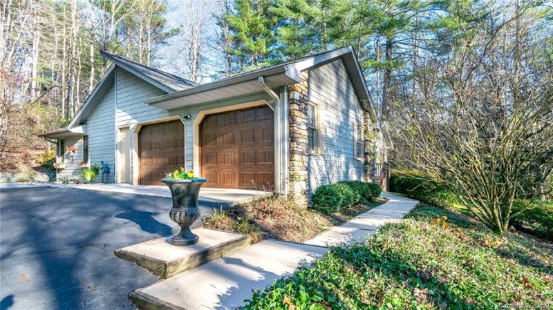 Property image 4 at 128 Camellia Way, Hendersonville, NC 28739