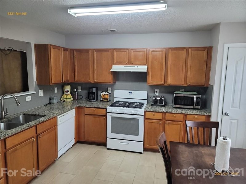 Property image 2 at 5331 Fernhill Drive, Charlotte, NC 28217