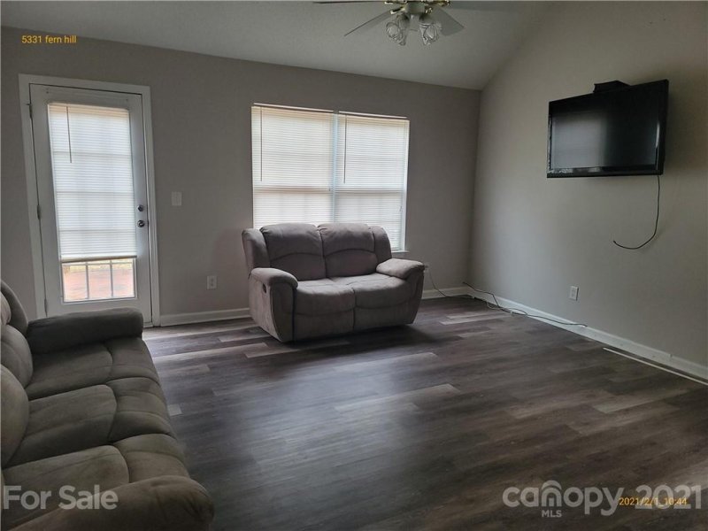 Property image 3 at 5331 Fernhill Drive, Charlotte, NC 28217
