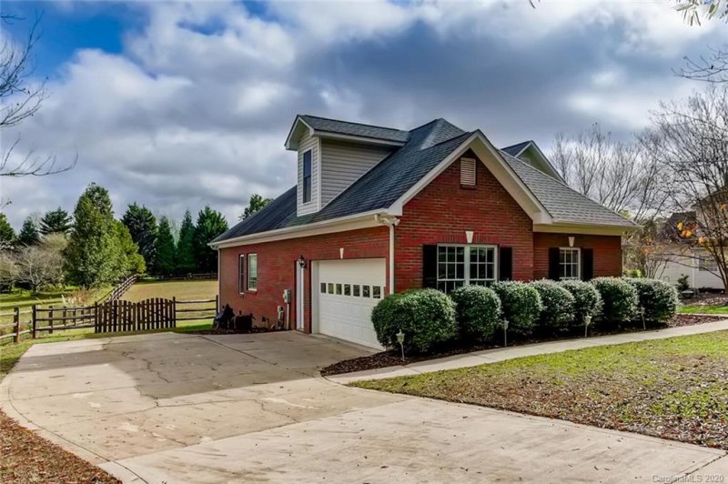 Property image 2 at 424 Hunters Pointe Road, Indian Trail, NC 28079