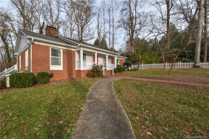 Property image 4 at 220 Pinehurst Lane, Newton, NC 28658