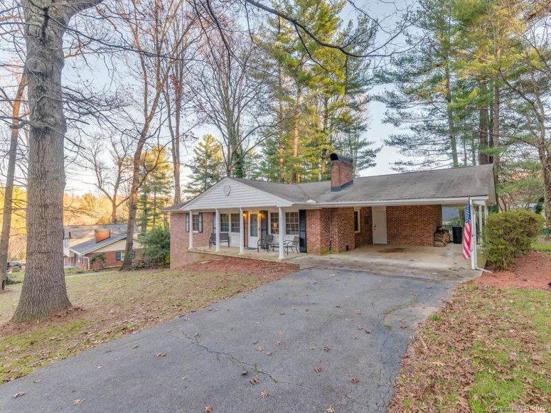 Property image 2 at 414 Comet Drive, Hendersonville, NC 28791