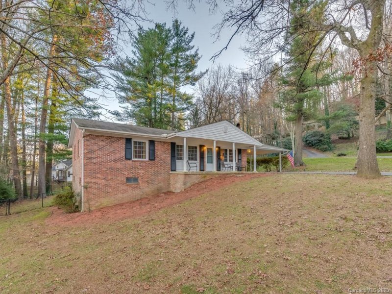 Property image 3 at 414 Comet Drive, Hendersonville, NC 28791