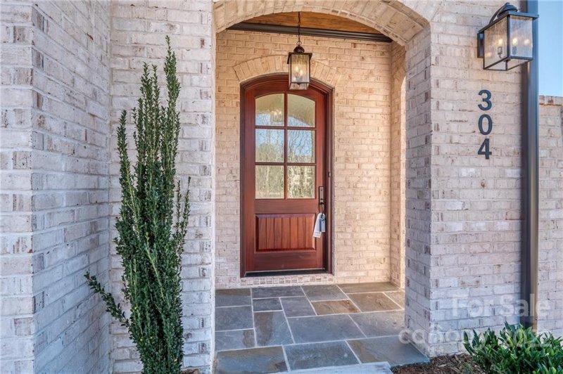 Property image 3 at 215 Audrey Place, Charlotte, NC 28226