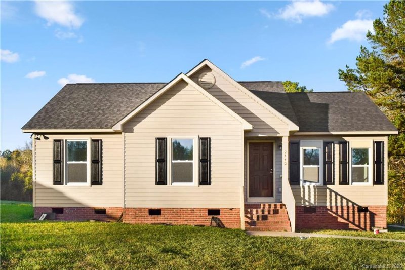 2440 Oxford Circle
