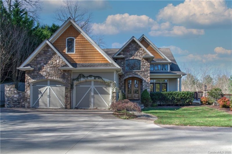 Property image 3 at 155 Hounds Chase Drive, Hendersonville, NC 28791