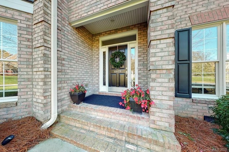 Property image 4 at 6619 Fox Ridge Circle, Davidson, NC 28036