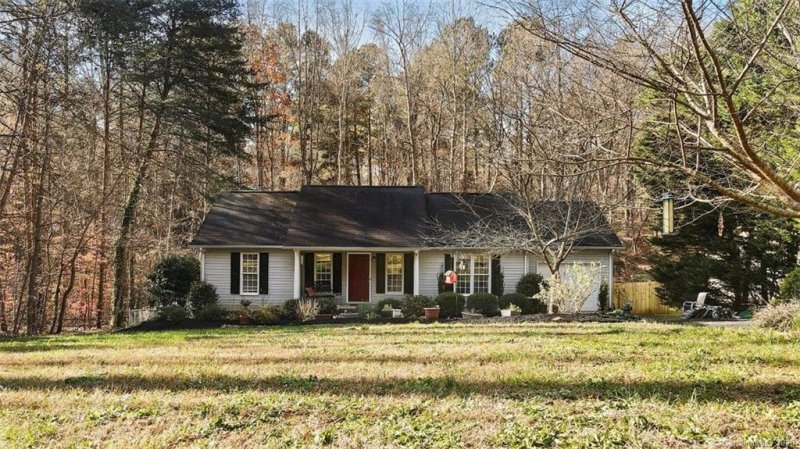 Property image 2 at 190 Creek View Road, Mooresville, NC 28117