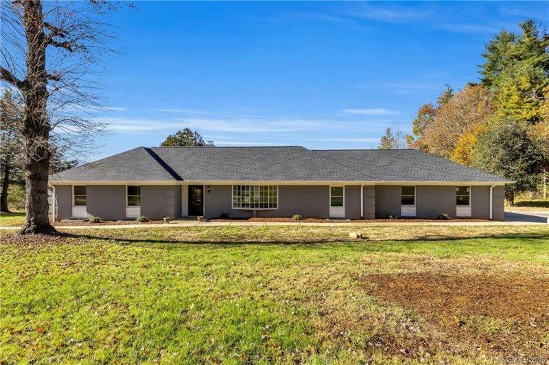 Property image 2 at 109 Crooked Creek Road, Hendersonville, NC 28739