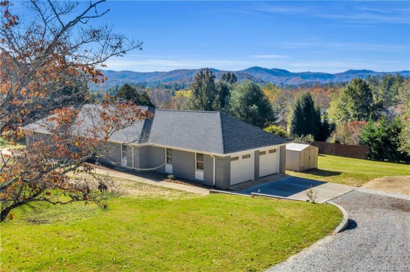 Property image 3 at 109 Crooked Creek Road, Hendersonville, NC 28739