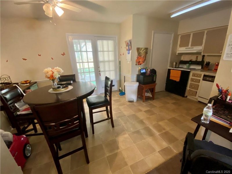 Property image 2 at 911 Nottingham Drive, Gastonia, NC 28054