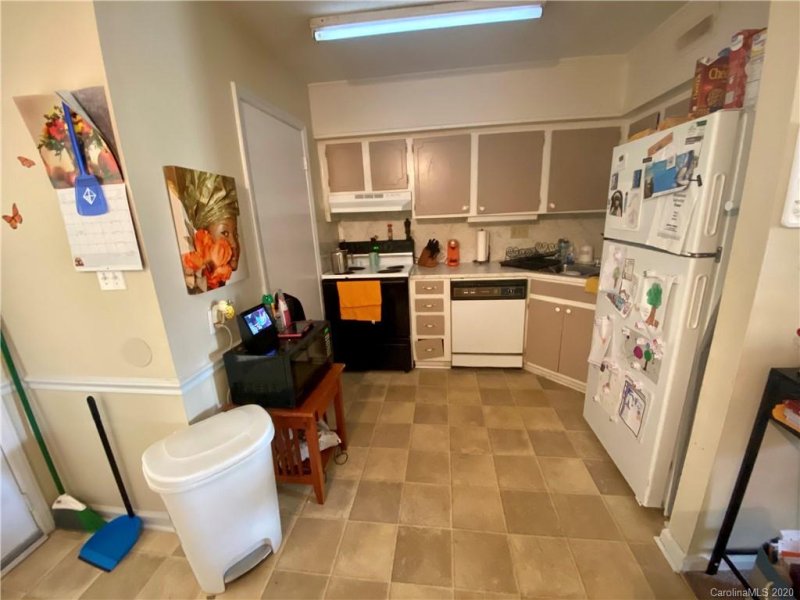 Property image 3 at 911 Nottingham Drive, Gastonia, NC 28054