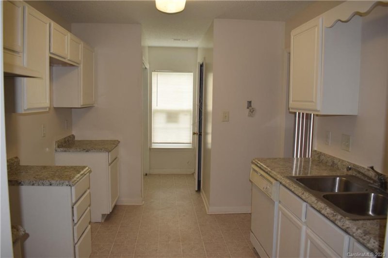 Property image 2 at 1023 Karendale Avenue, Charlotte, NC 28208