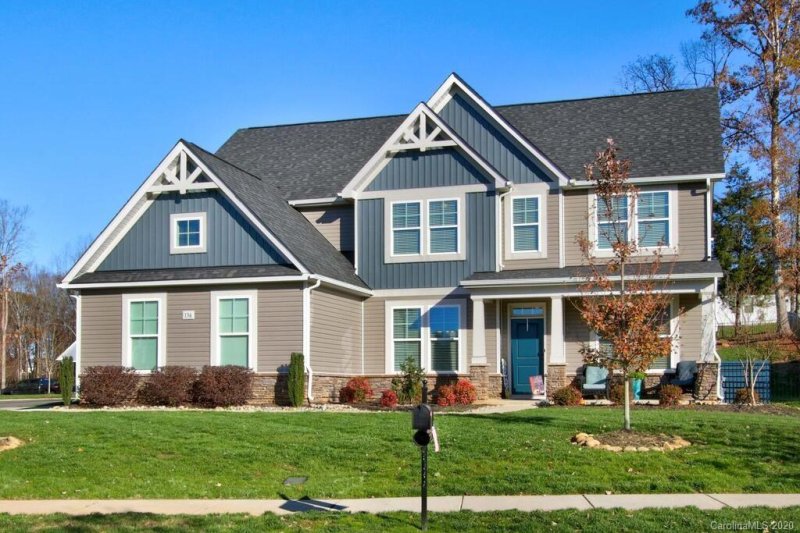 136 Southern Oak Drive