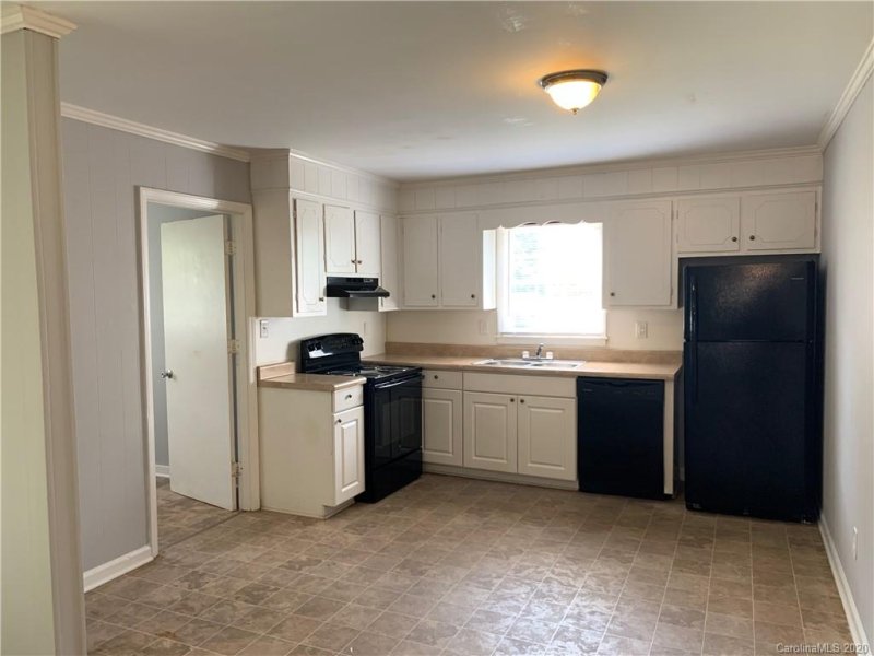 Property image 4 at 815 Georgetown Drive, Charlotte, NC 28213