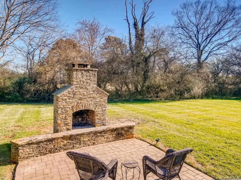 Property image 4 at 1077 Kite Court, Matthews, NC 28104