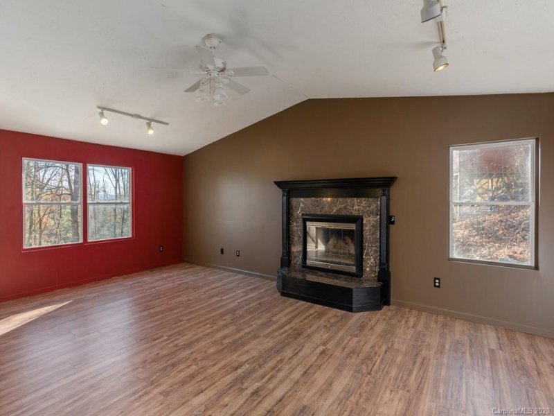 Property image 4 at 106 Sandpiper Palisades Street, Hendersonville, NC 28792