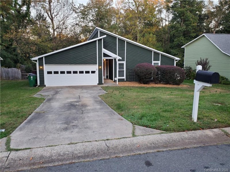 4925 Cricklewood Lane