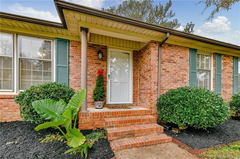 Property image 3 at 13612 Idlefield Lane, Matthews, NC 28105