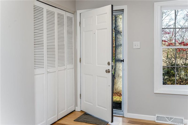 Property image 5 at 16 King Arthur Place, Asheville, NC 28806